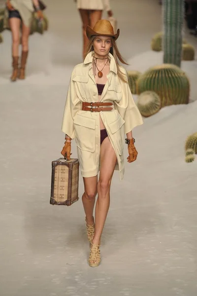 Look 12